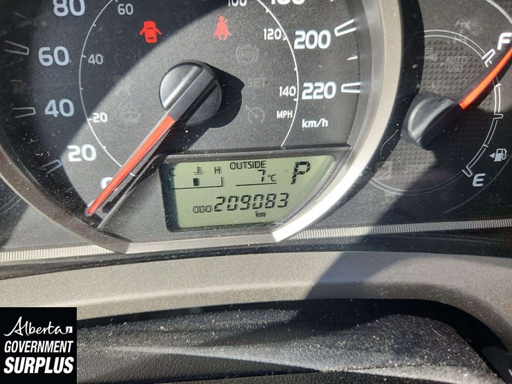 2015-toyota-rav4-le-image-25