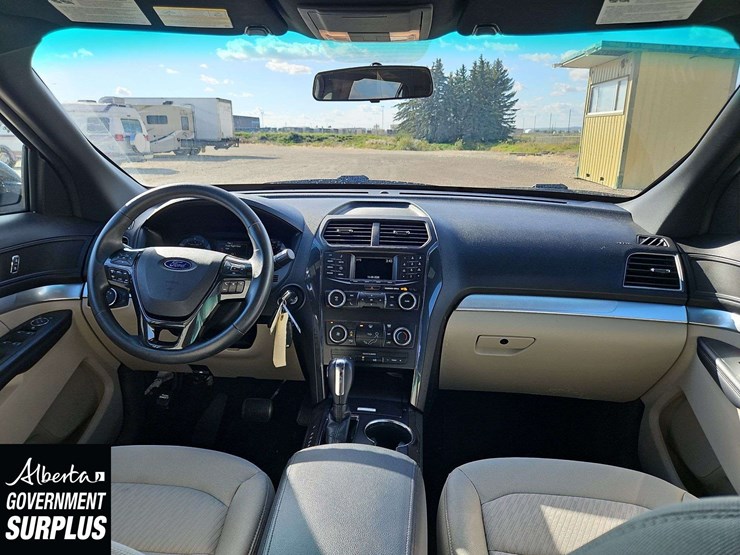 2018-ford-explorer-image-17