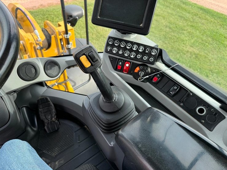 caterpillar-938m-image-63
