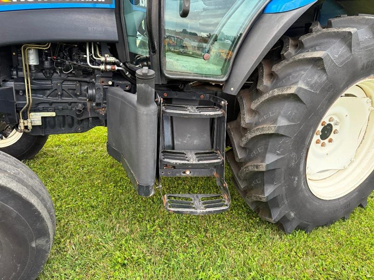 new-holland-ts110a-image-12