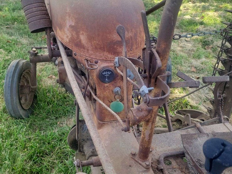 farmall-cub-with-sickle-mower-image-15
