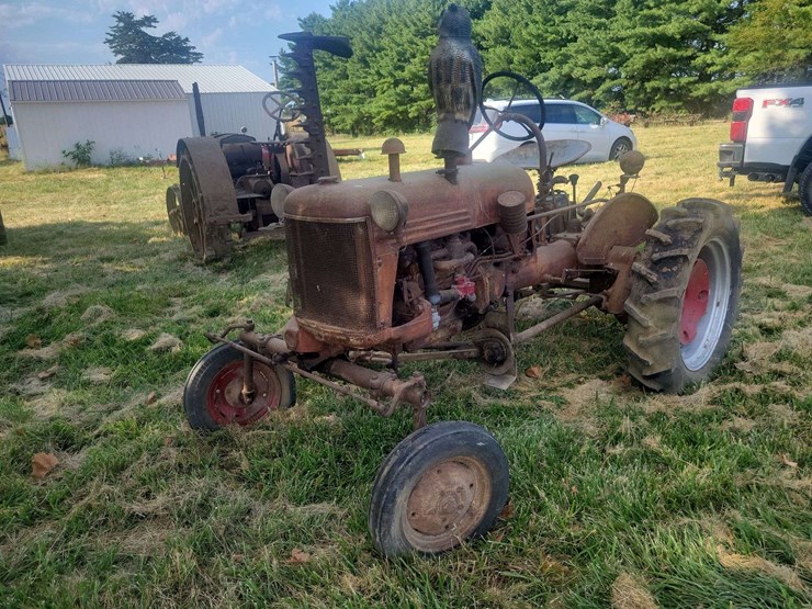 farmall-cub-with-sickle-mower-image-1