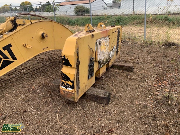caterpillar-320-image-6