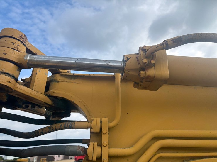 caterpillar-613-image-51