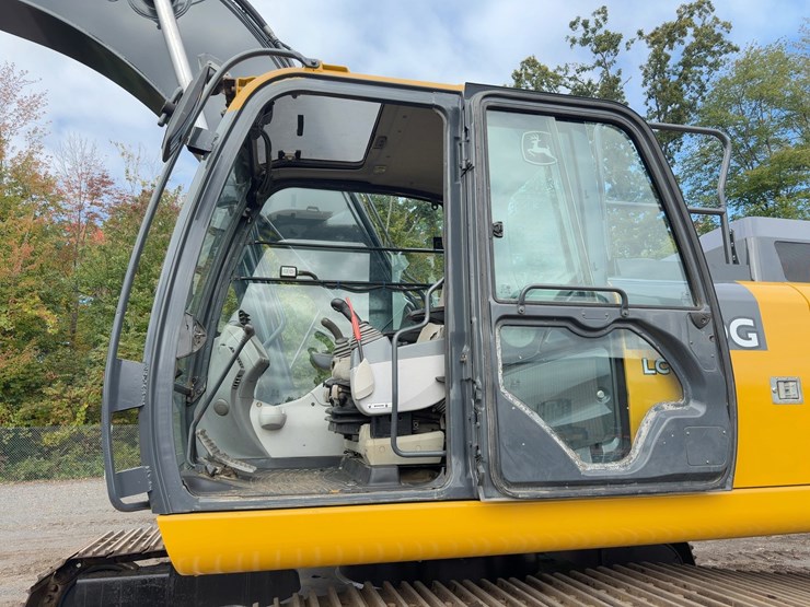 2016-deere-300g-lc-image-34