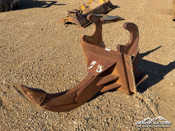 excavator-q/c-ripper-attachment-image-1