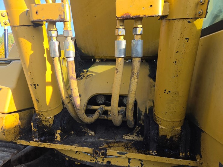 caterpillar-330b-image-21