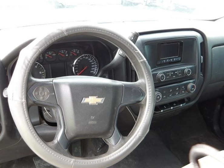 2015-chevrolet-2500-image-16