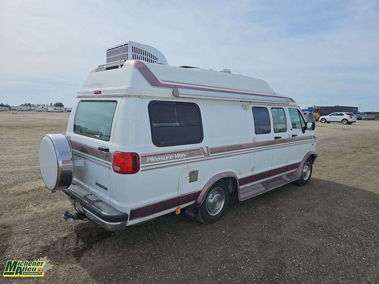 1995-dodge-ram-van-image-4