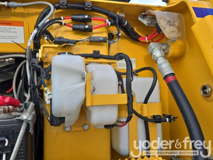 2023-komatsu-d61px-24-image-33