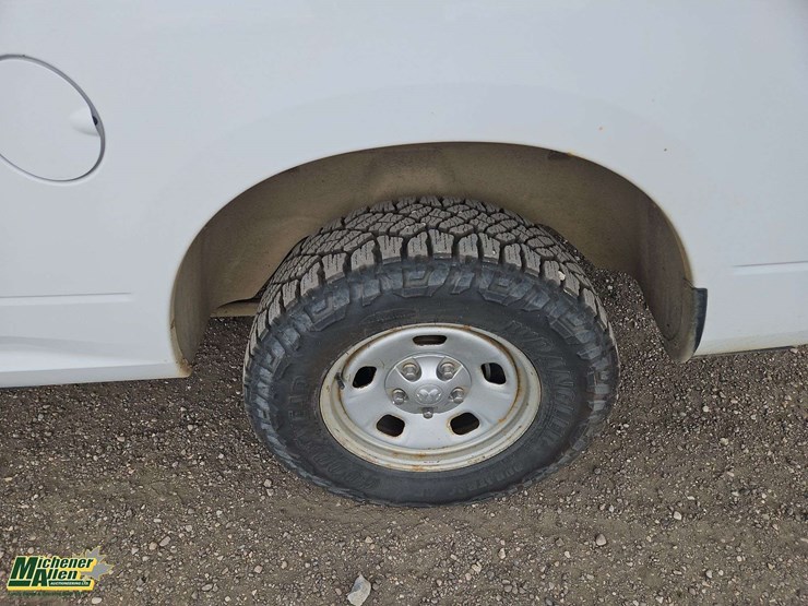 2014-dodge-1500-image-10