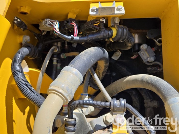 2018-komatsu-d61ex-24-image-37
