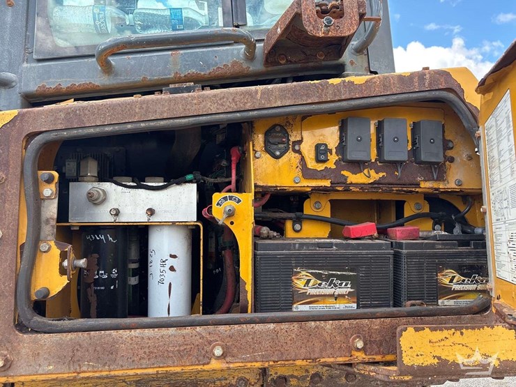 2020-deere-750l-lgp-image-13