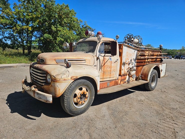 #2535-•-1949-ford-f-7-fire-truck-image-1