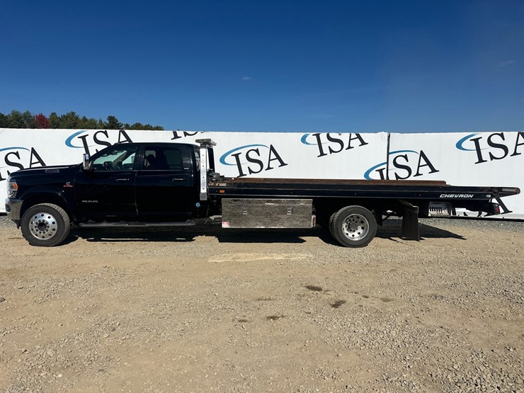 2021-ram-5500-laramie-image-2