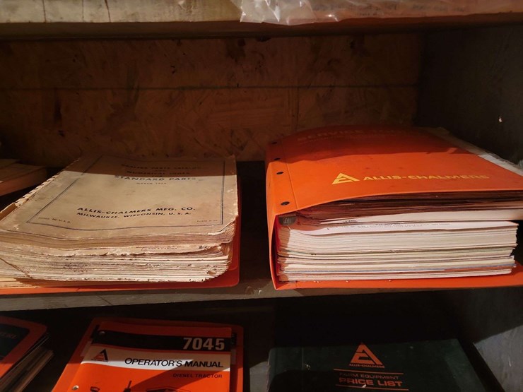 collection-of-allis-chalmers-tractor-operator-manuals-and-parts-catalogs-image-2