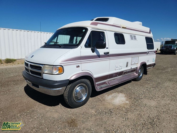 1995-dodge-ram-van-image-1