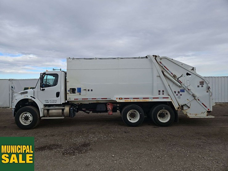 2019-freightliner-m2-106-image-5