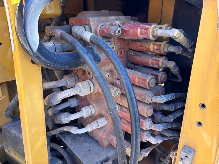 deere-85g-image-32