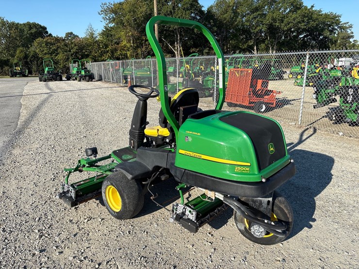 john-deere-2500e-image-3