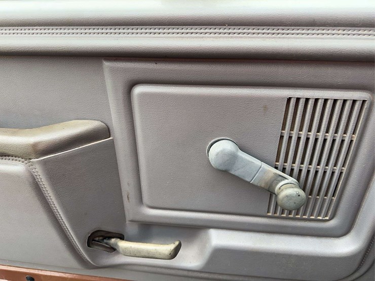 1995-ford-f800-image-35