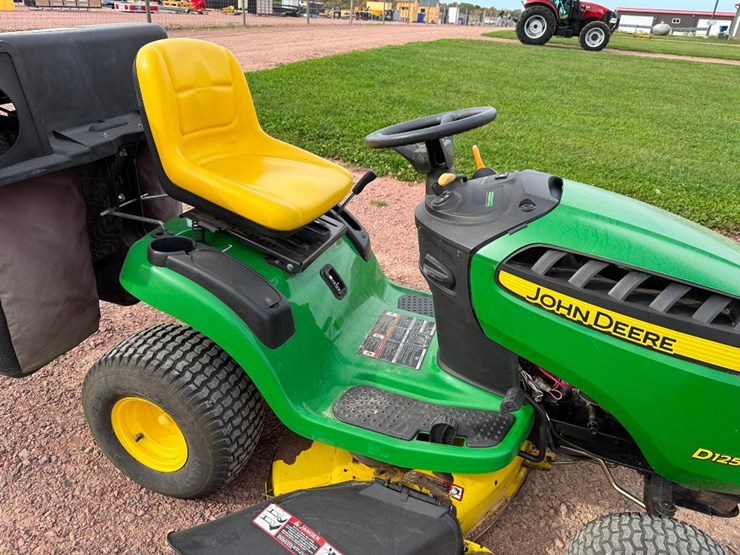 2014-john-deere-d125-image-16