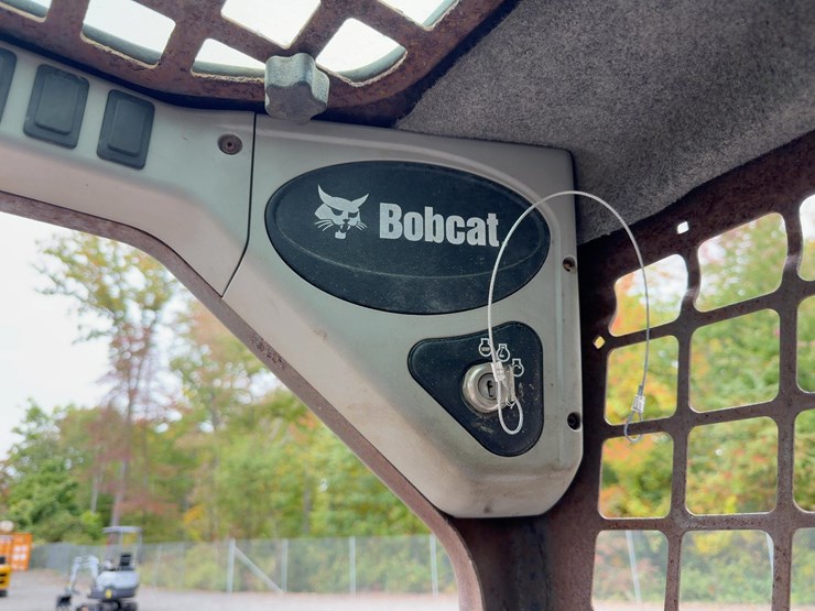 2008-bobcat-s220-image-17