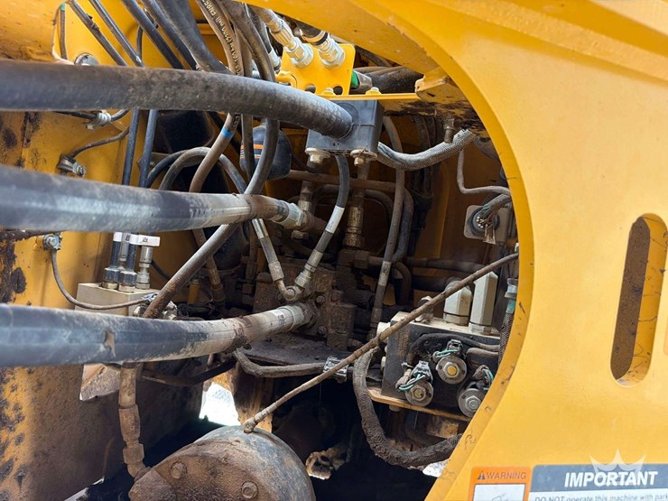 2022-john-deere-524-image-24