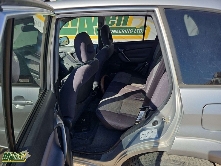 2004-toyota-rav4-image-14