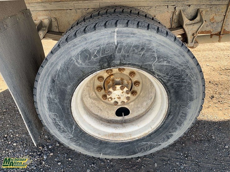 2005-international-durastar-4300-image-11