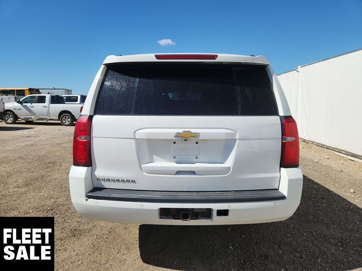 2015-chevrolet-suburban-image-6