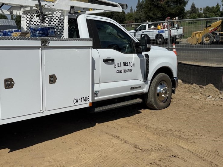 2024-ford-f350-image-2