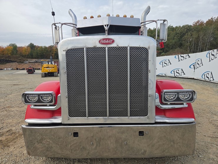 #1408-•-2014-peterbilt-388-sleeper-cab-truck-tractor-image-8