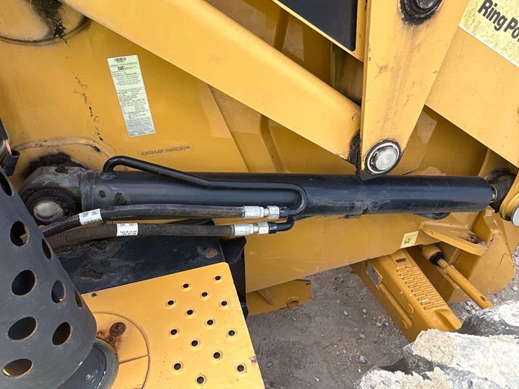 2017-caterpillar-420f2-it-image-18