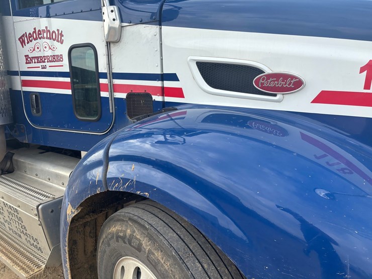 2014-peterbilt-384-image-27
