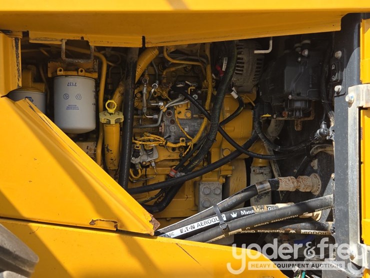 2019-deere-744k-image-34