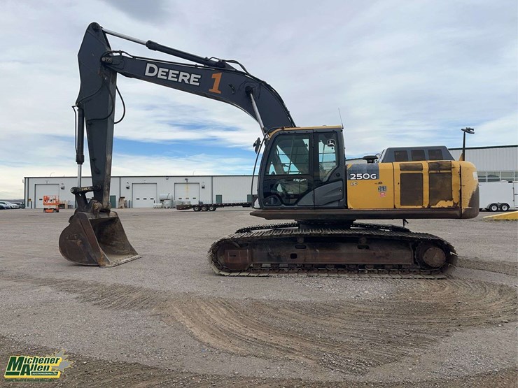 2011-deere-250g-lc-image-2