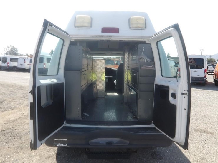 2003-utility-van-image-18
