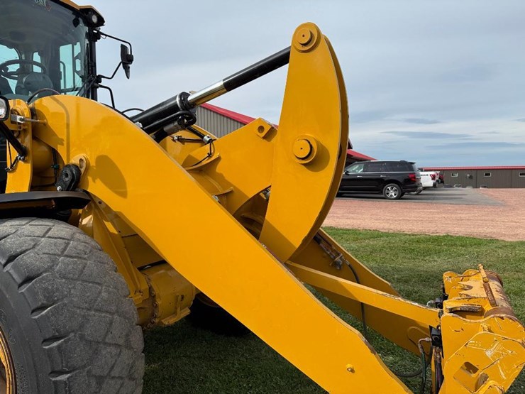 caterpillar-938m-image-37