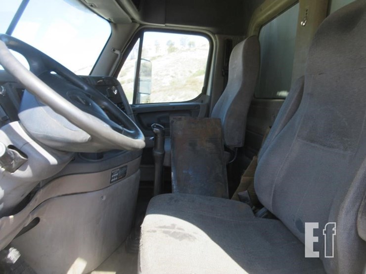 2013-freightliner-cascadia-125-image-7