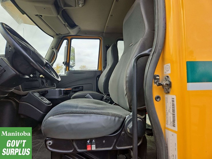 2009-international-durastar-4400-image-14