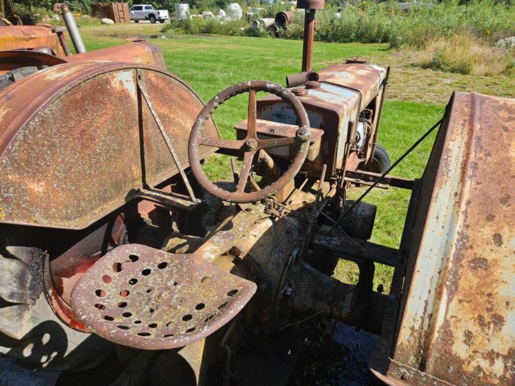 #2526-•-1935-case-cc-tractor-image-23