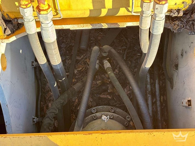 2004-deere-330c-lc-image-9