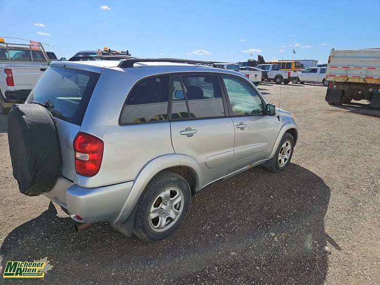 2004-toyota-rav4-image-4