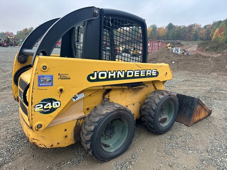 deere-240-image-5