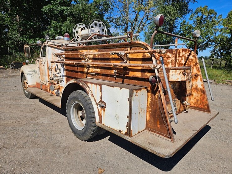 #2535-•-1949-ford-f-7-fire-truck-image-18