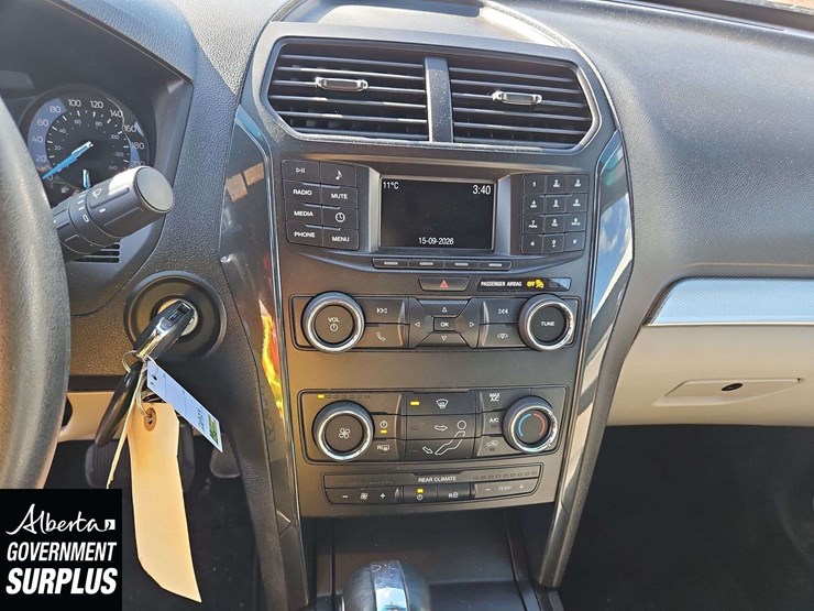 2018-ford-explorer-image-19