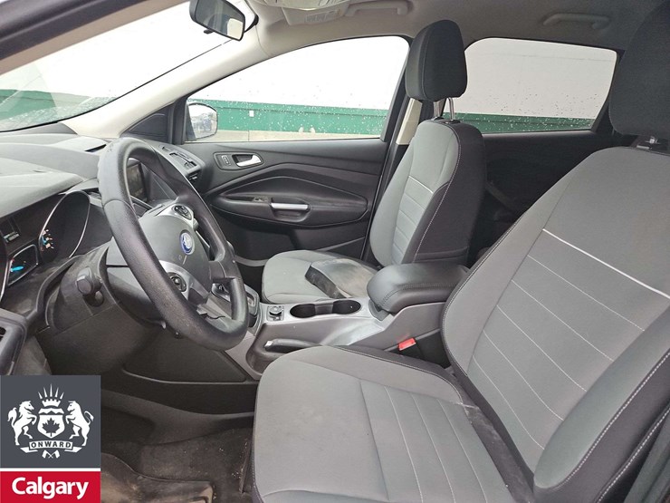 2015-ford-escape-se-image-13
