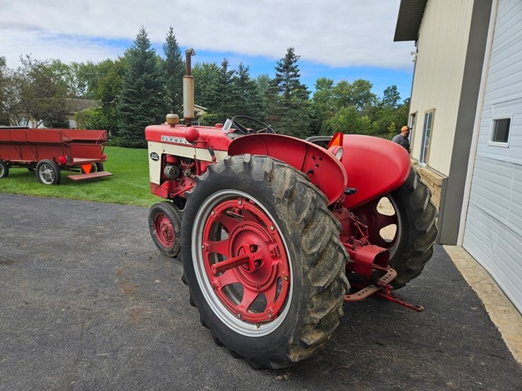 #2509-•-1959-farmall-340-tractor-image-3