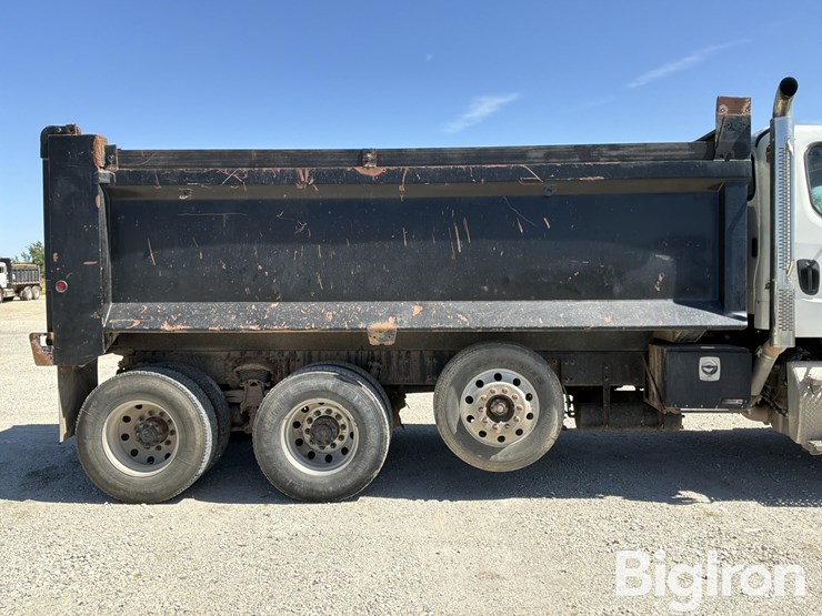 2015-freightliner-114sd-image-15